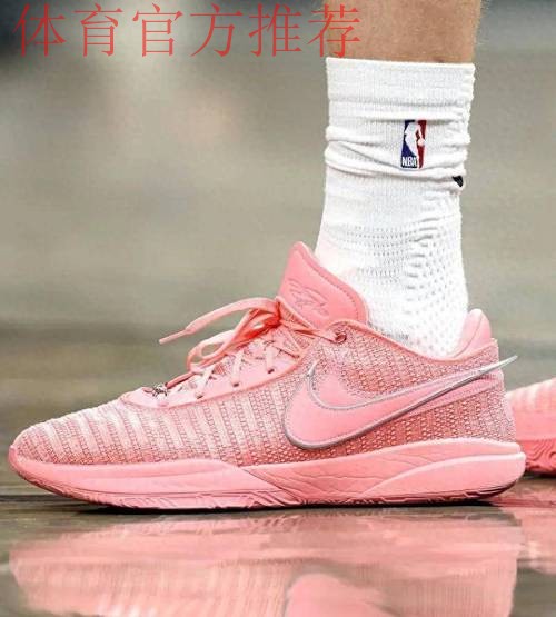 篮板嗅觉敏锐！马尔卡宁穿着粉色Lebron20，得到33分16篮板